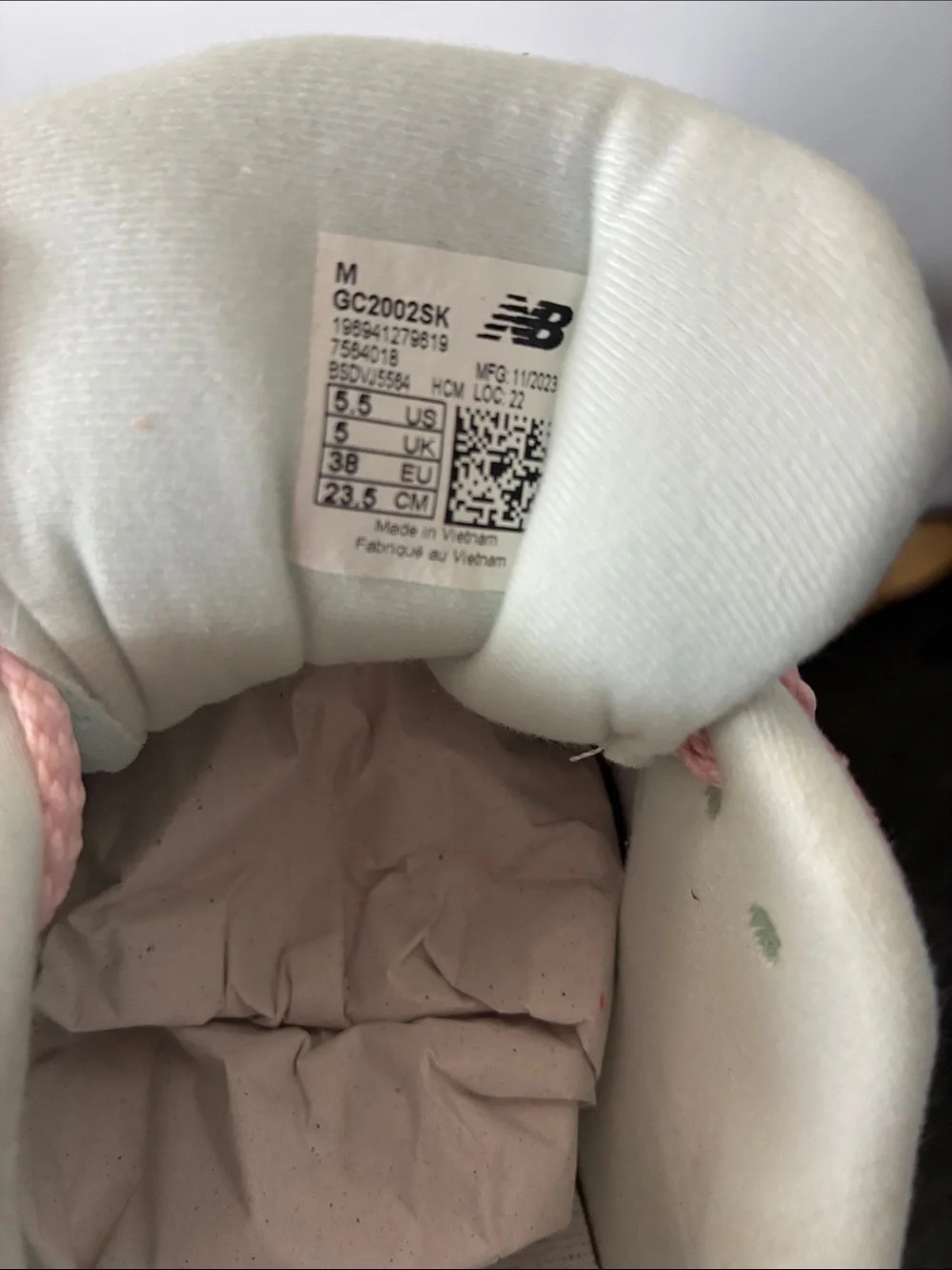 New Balance Women’s 2002R Soft Pink Sneakers (Never used)